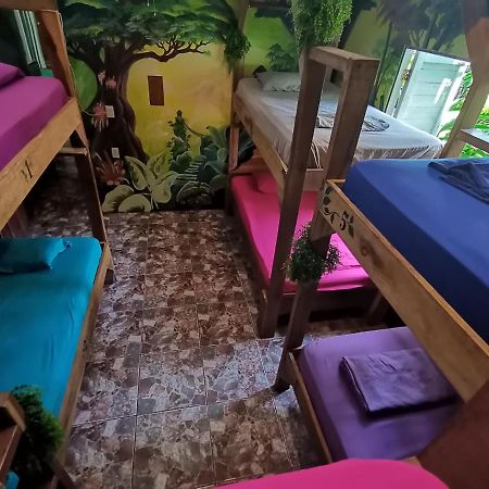Oasis Beachfront Hostel Πουέρτο Λιμόν Εξωτερικό φωτογραφία