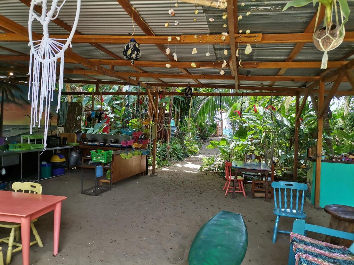 Oasis Beachfront Hostel Πουέρτο Λιμόν Εξωτερικό φωτογραφία